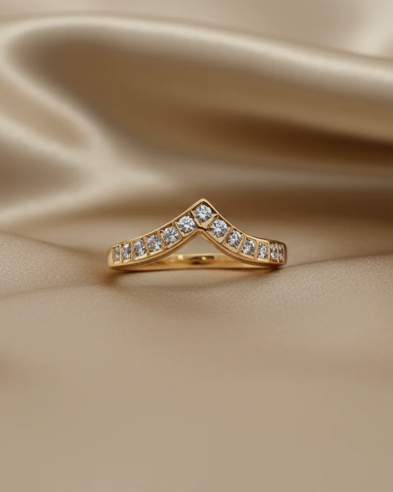 A gold band that rises to a chevron, set with diamonds along both sides.